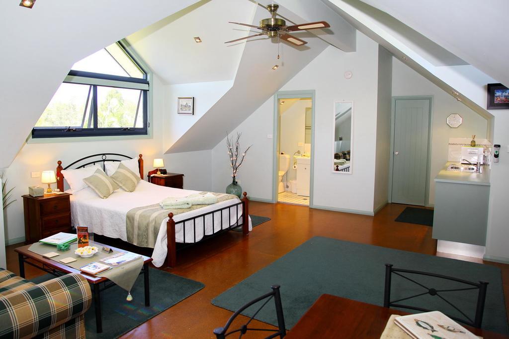 Salamander Bay Bed And Breakfast Exteriör bild